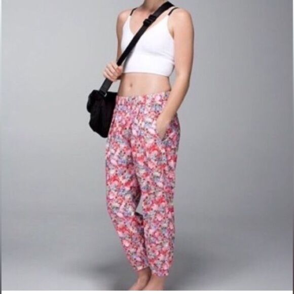 Lululemon Joggers Womens Rollin With My Omies Flowabunga Floral Lightweight 6 - Picture 1 of 6